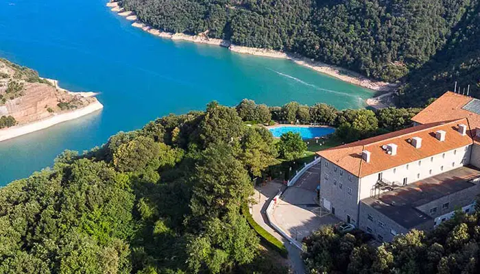 La imagen tiene un atributo ALT vacío; su nombre de archivo es parador-de-vic-sau.webp