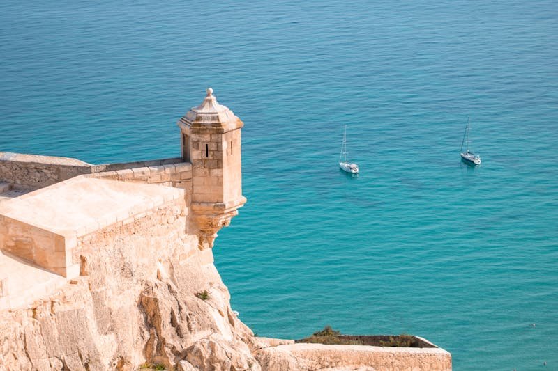 Alicante ciudad de luz en la comunidad valenciana