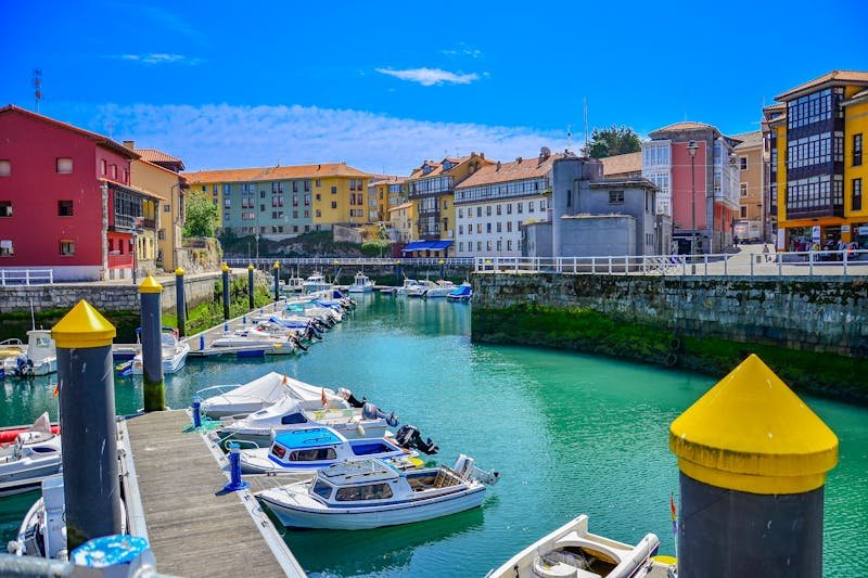 Llanes, Qué ver en Asturias Puerto de Llanes qué ver en Asturias